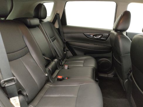 Used 2018 Nissan Rogue SL FWD image 19