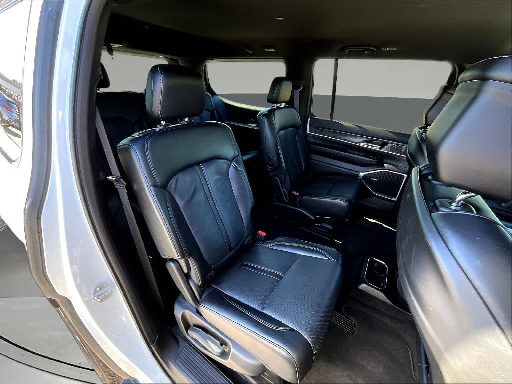 Used 2024 Jeep Wagoneer Series III AWD/4WD image 28
