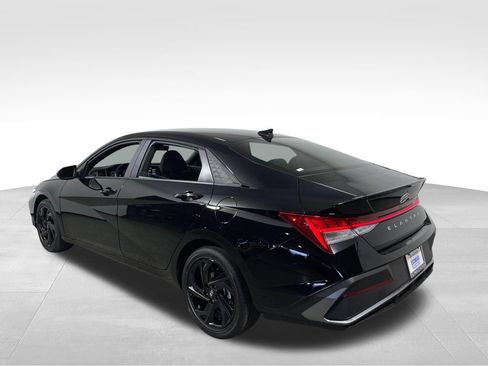 New 2026 Hyundai Elantra SEL FWD image 3