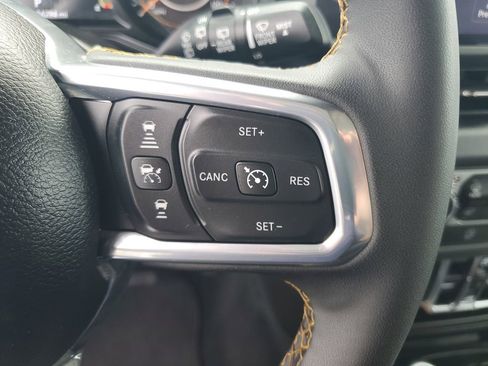 Used 2025 Jeep Wrangler Unlimited Sahara AWD/4WD image 12