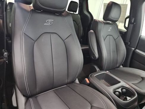 New 2026 Chrysler Pacifica Select w/ S Appearance Package image 13