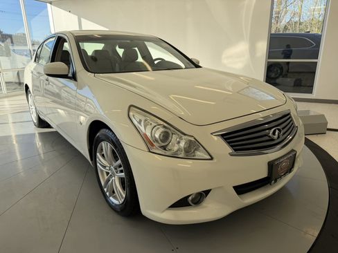 Used 2015 INFINITI Q40 AWD w/ Navigation Package image 1