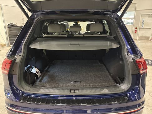Used 2023 Volkswagen Tiguan SEL R-Line image 15