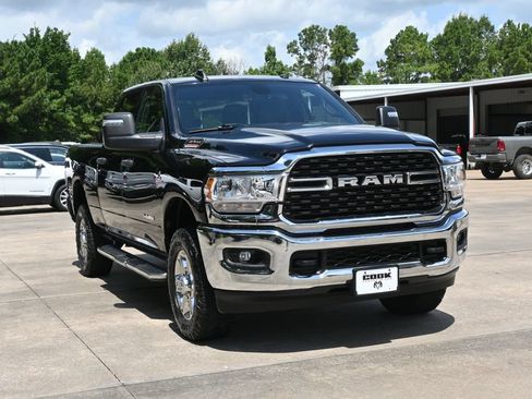 Used 2024 RAM 2500 Big Horn AWD/4WD image 2