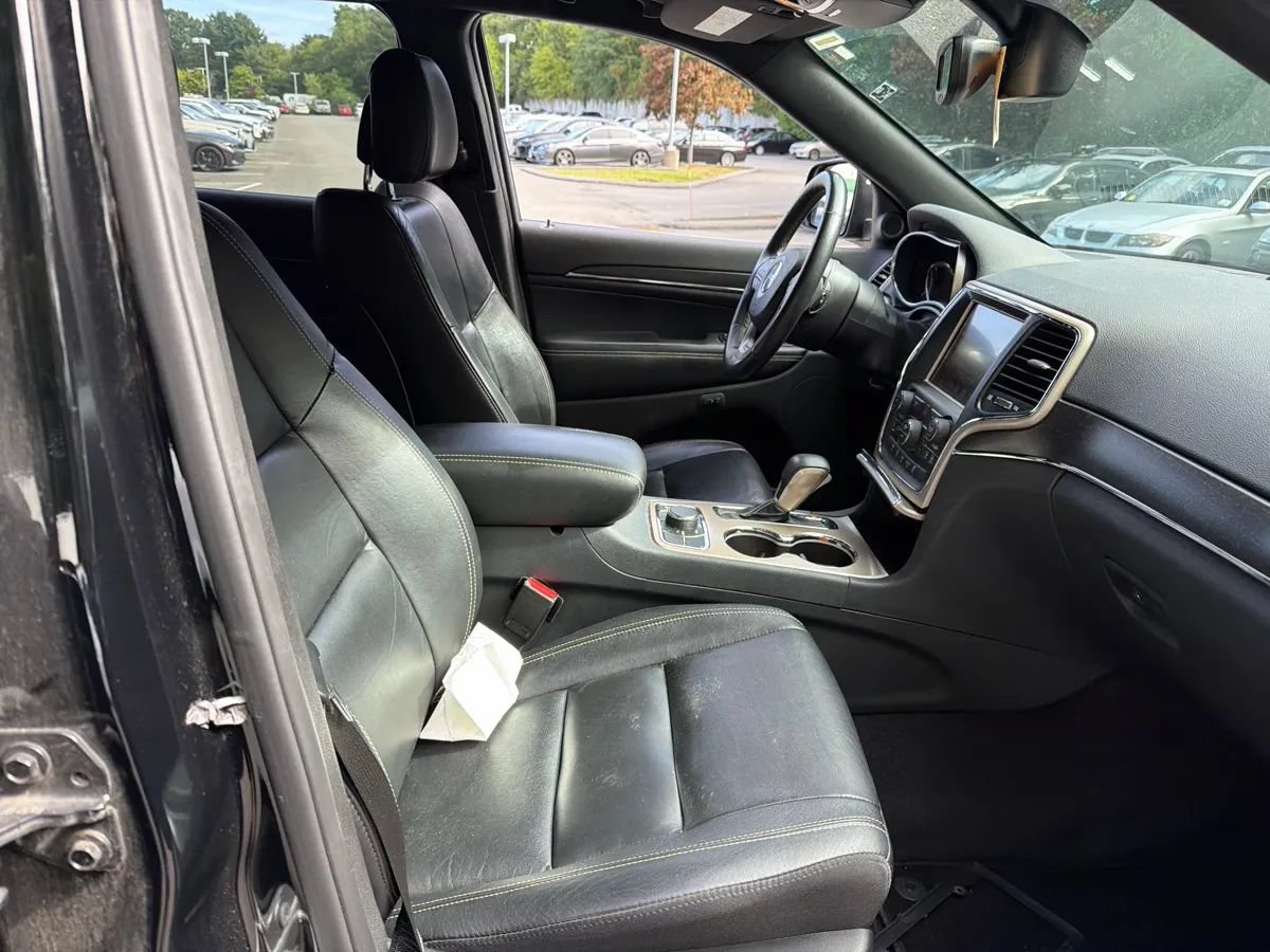 Used 2017 Jeep Grand Cherokee Limited AWD/4WD image 6