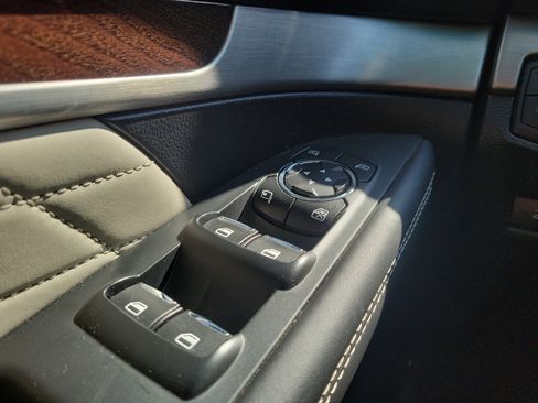 Used 2016 Ford Explorer Platinum image 22