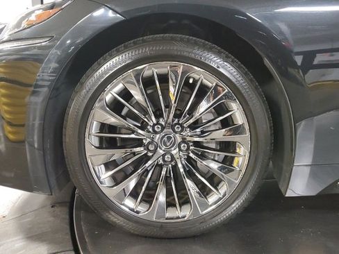 Used 2019 Lexus LS 500h AWD image 29