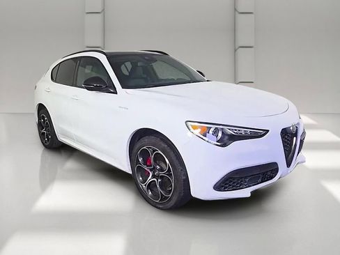 Used 2023 Alfa Romeo Stelvio Veloce AWD/4WD image 34