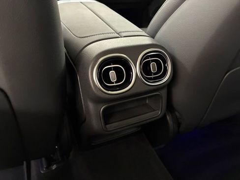 Used 2024 Mercedes-Benz GLC 300 4MATIC image 19