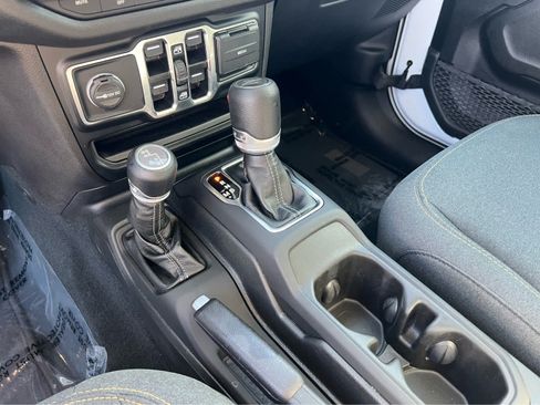 Used 2024 Jeep Gladiator Sport AWD/4WD image 37