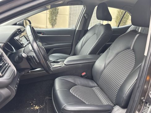 Used 2019 Toyota Camry SE image 16