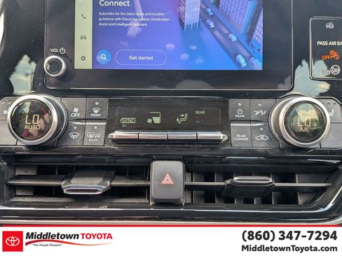 Certified 2024 Toyota Highlander XLE image 24