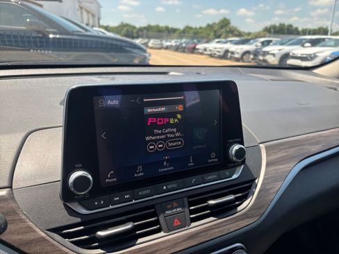 Used 2025 Nissan Altima 2.5 SV FWD image 20