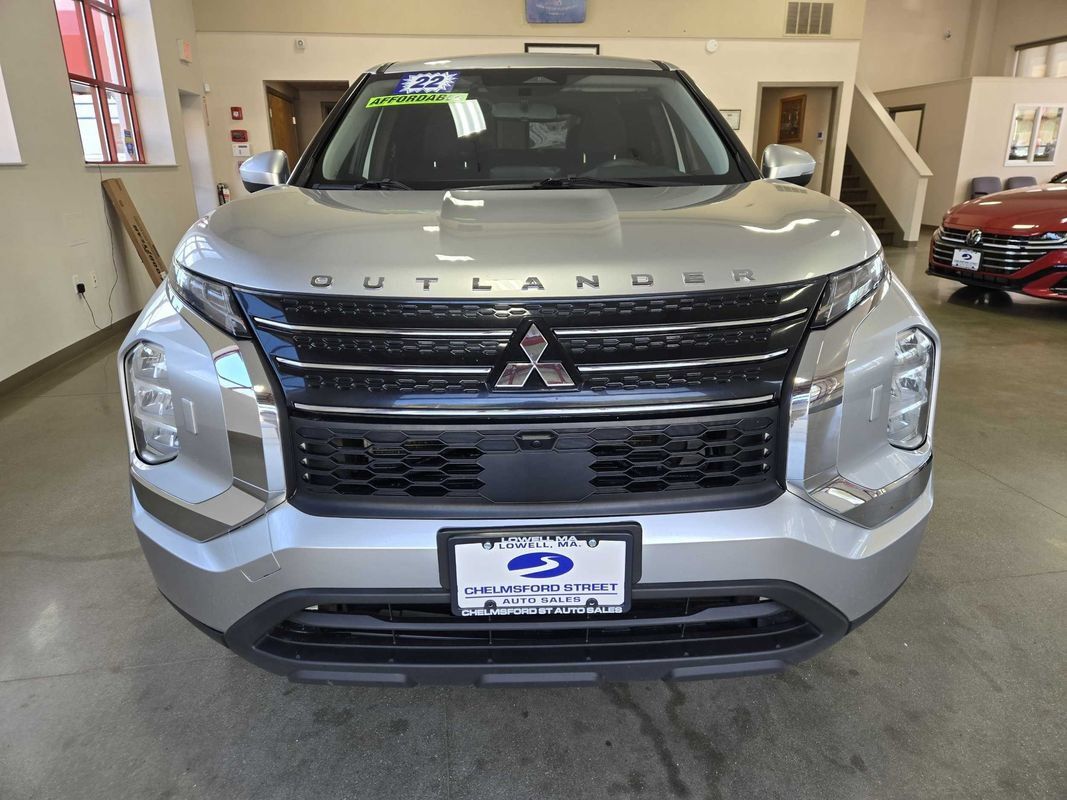 Used 2022 Mitsubishi Outlander ES AWD/4WD image 2