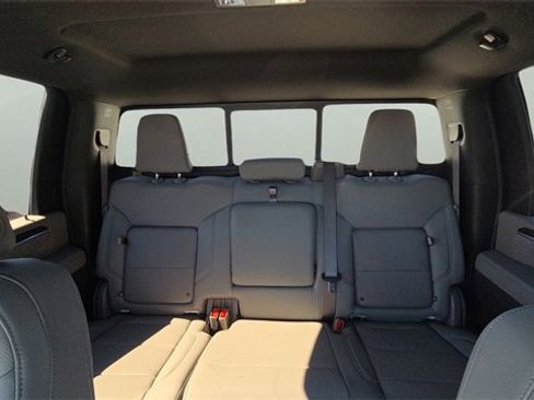 New 2026 GMC Sierra 2500 SLT w/ SLT Convenience Package image 15