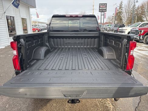 Used 2024 Chevrolet Silverado 2500 ZR2 w/ Technology Package image 10