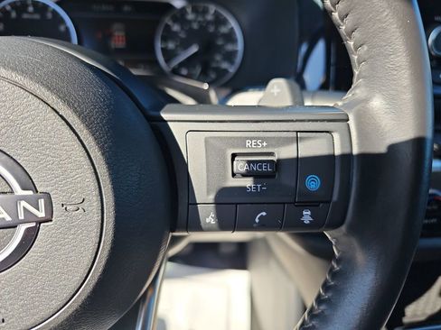 Used 2024 Nissan Pathfinder SV image 23