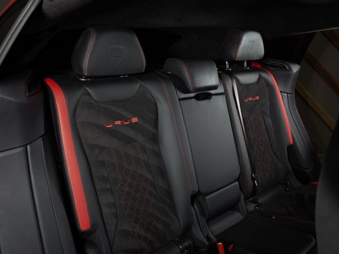 Used 2023 Lamborghini Urus S image 6