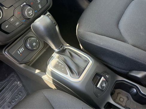 Used 2021 Jeep Renegade Latitude image 14