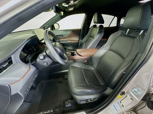 Used 2021 Toyota Venza Limited AWD/4WD image 12