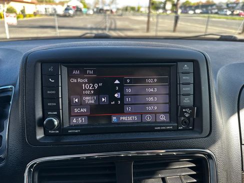 Used 2019 Dodge Grand Caravan SE image 12