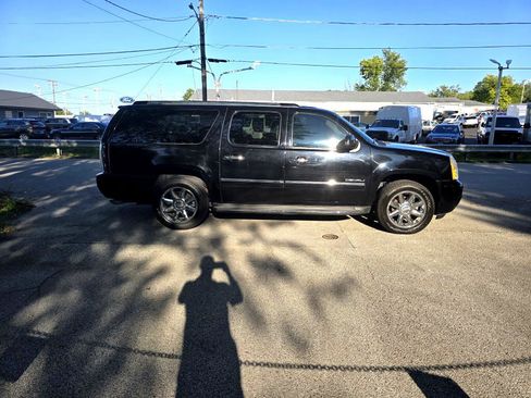 Used 2013 GMC Yukon XL Denali image 2