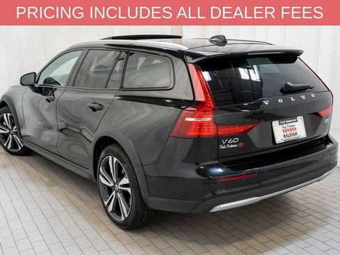 Used 2025 Volvo V60 B5 Cross Country Plus AWD/4WD image 3