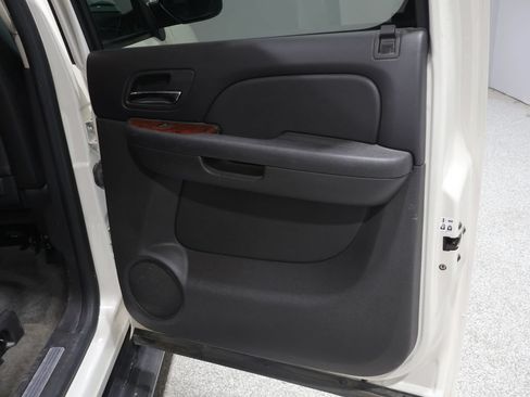 Used 2010 Chevrolet Avalanche LTZ AWD/4WD image 21