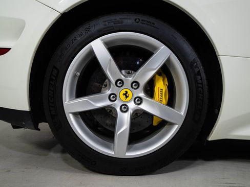 Used 2017 Ferrari California T RWD image 30
