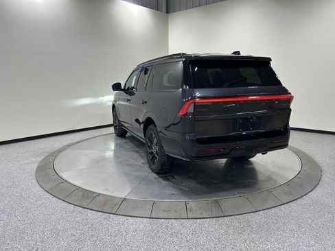 New 2026 Lincoln Navigator Reserve w/ Jet Appearance Package AWD/4WD image 8