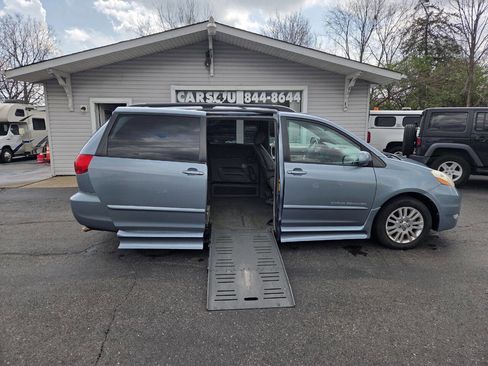 Used 2010 Toyota Sienna image 8