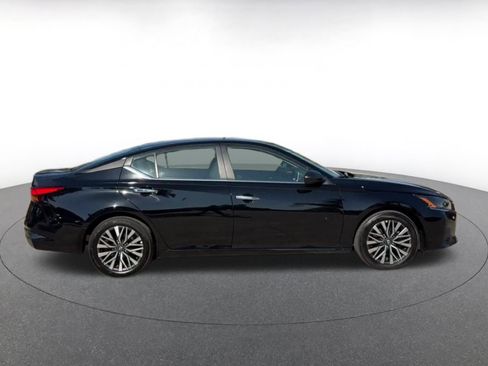 Used 2025 Nissan Altima 2.5 SV FWD image 16