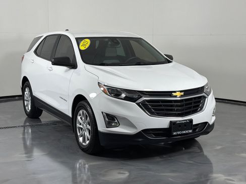 Used 2021 Chevrolet Equinox LS w/ LS Convenience Package FWD image 3