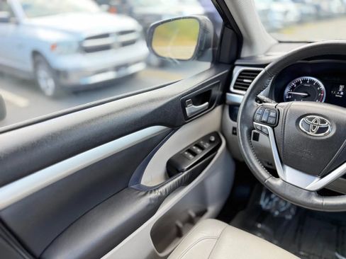 Used 2014 Toyota Highlander XLE AWD/4WD image 20