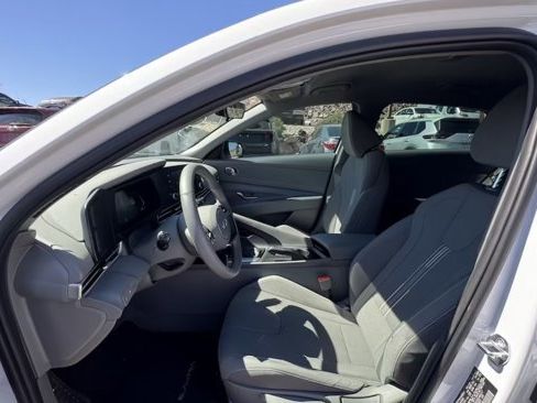 Used 2025 Hyundai Elantra Sport image 9