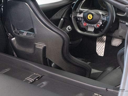 Used 2018 Ferrari 812 Superfast RWD image 6