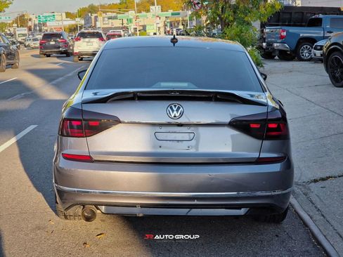 Used 2017 Volkswagen Passat 1.8T R-Line image 8
