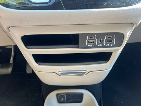 Used 2023 Chrysler Pacifica Touring-L FWD image 20