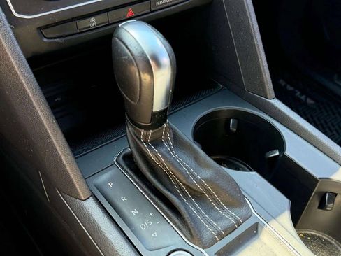 Used 2021 Volkswagen Atlas Cross Sport SE image 37