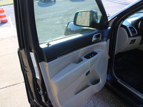 Used 2014 Jeep Grand Cherokee Limited w/ Luxury Group II RWD image 18