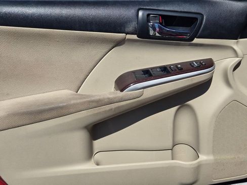 Used 2012 Toyota Camry XLE w/ Convenience Pkg FWD image 12