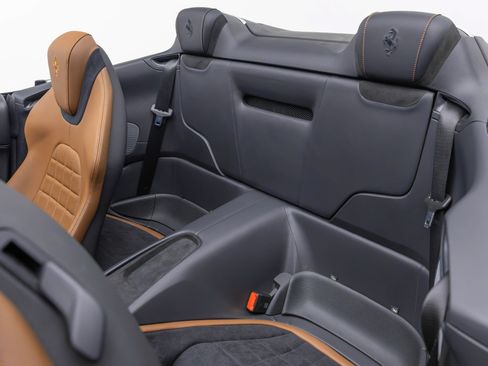 Used 2024 Ferrari Roma Spider RWD image 33