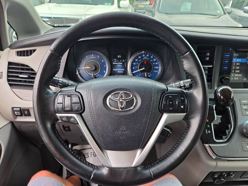 Used 2015 Toyota Sienna XLE FWD image 15