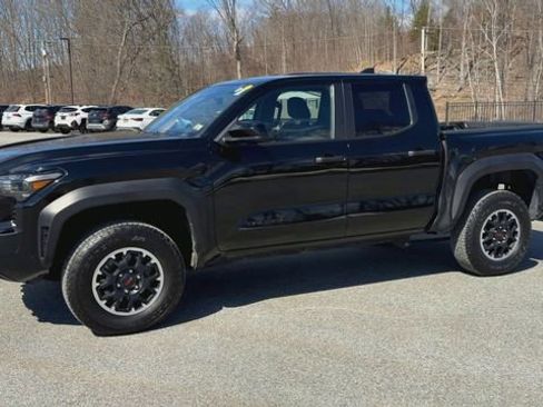 Used 2024 Toyota Tacoma TRD Off-Road image 4