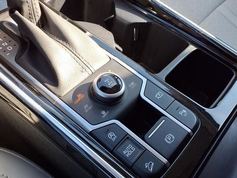 Used 2023 Kia Sorento SX image 4