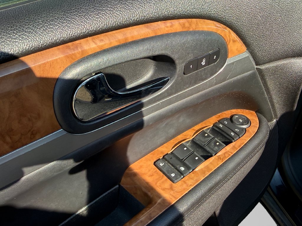 Used 2008 Buick Enclave CXL w/ Entertainment Package #2 FWD image 15