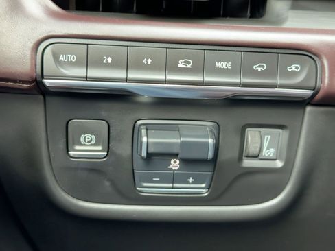 Certified 2024 Cadillac Escalade ESV Sport Platinum w/ LPO, ONYX Package image 18