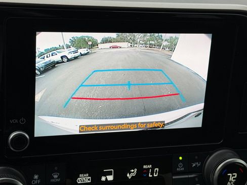 Used 2023 Toyota Highlander LE image 26