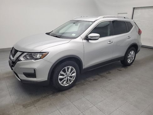 Used 2018 Nissan Rogue SV image 2