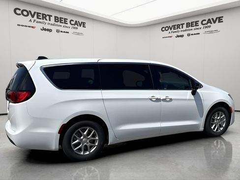 New 2026 Chrysler Voyager LX image 10